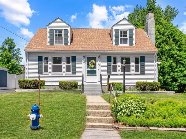 28 Valentine Rd, Framingham, MA 01702