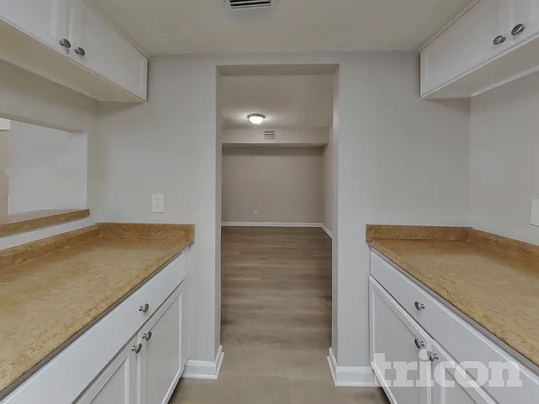 623 Walston Ln — Photo 6
