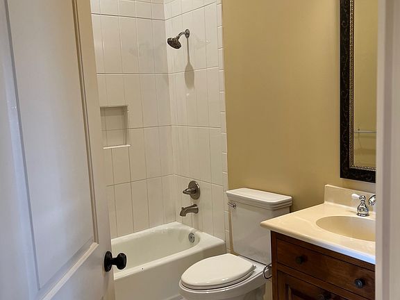4th image of 304 N Main St #D