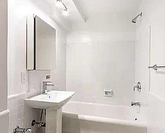 2nd image of 25 Tudor City Pl APT 2009