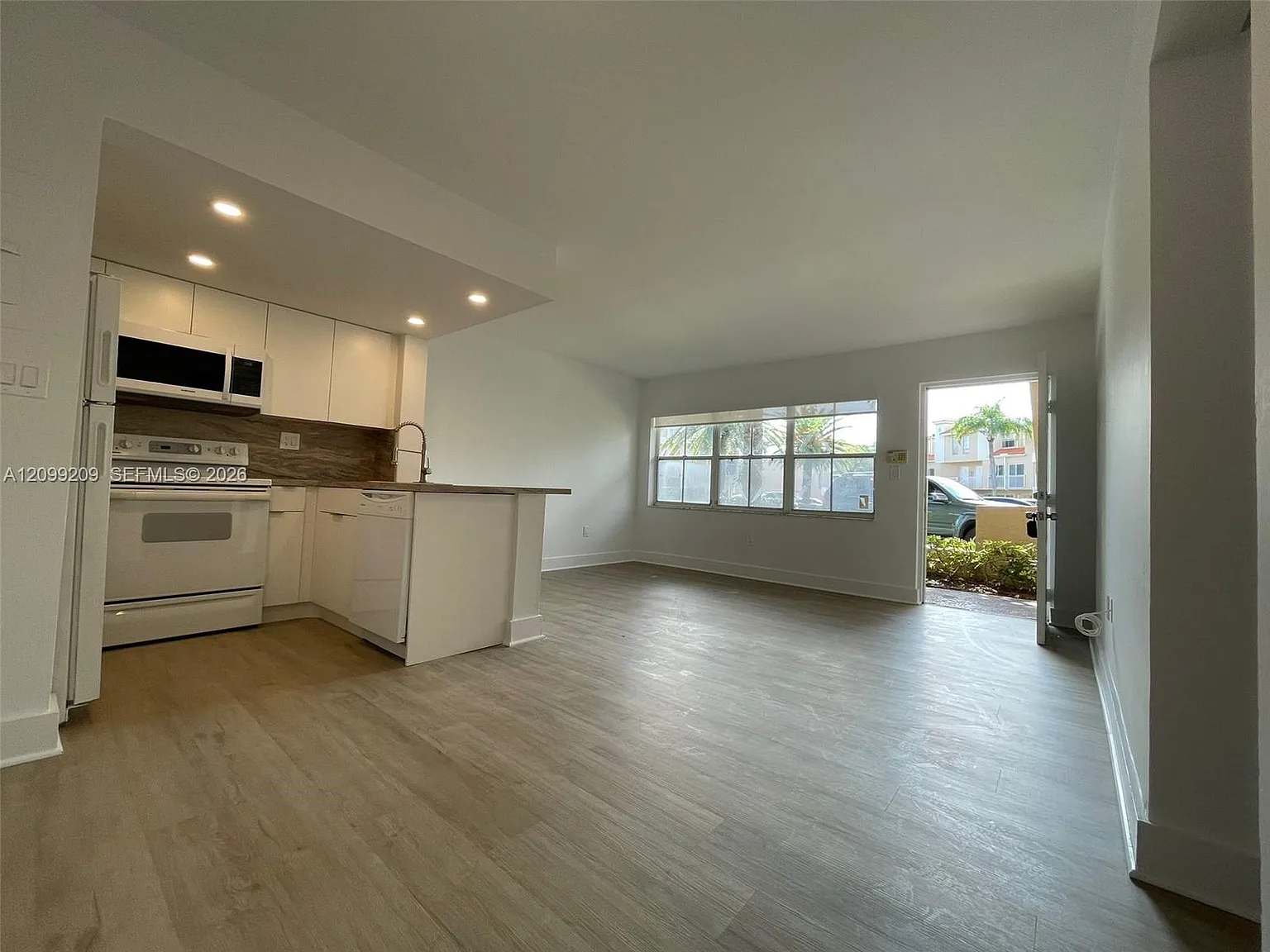 Coral Pointe Townhomes Co — Photo 3