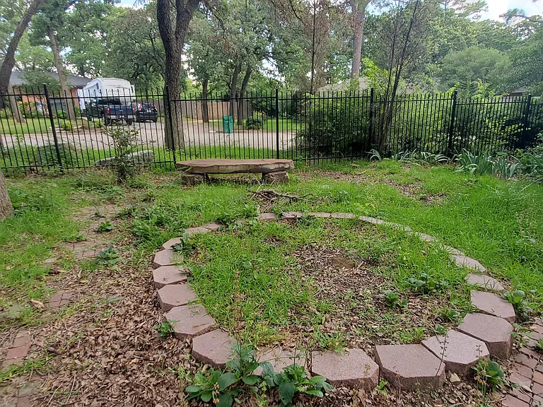 1815 Greenwood Dr — Photo 15
