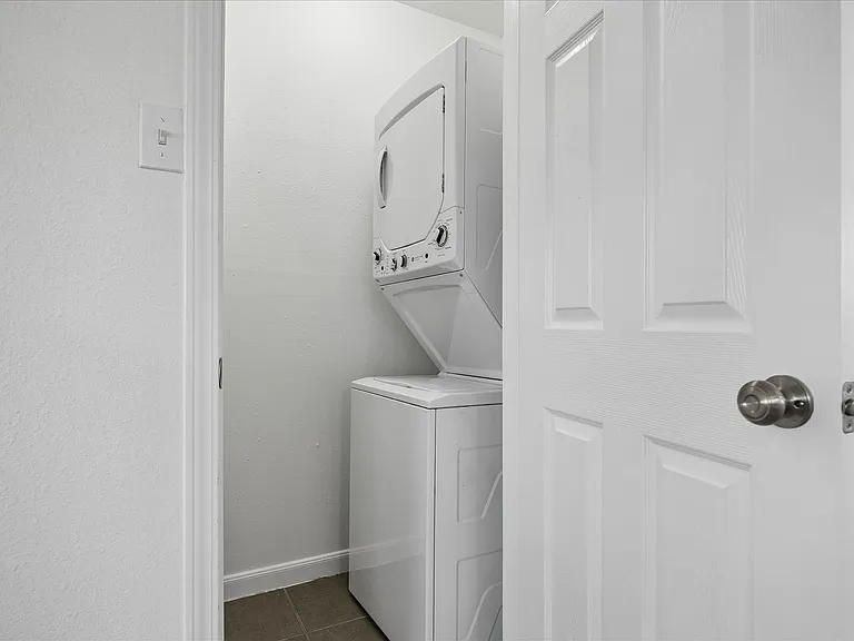 5102 Academy — Photo 10