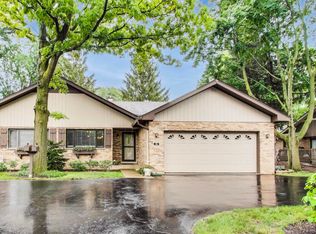 45 Castle Rock Ln, Bloomingdale, IL 60108