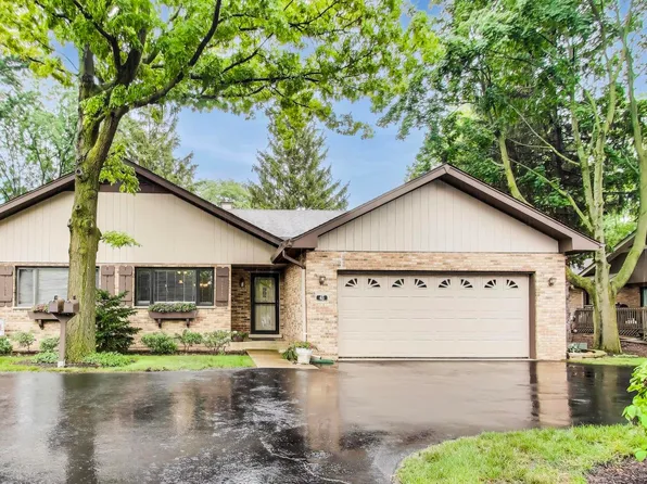 45 Castle Rock Ln, Bloomingdale, IL 60108