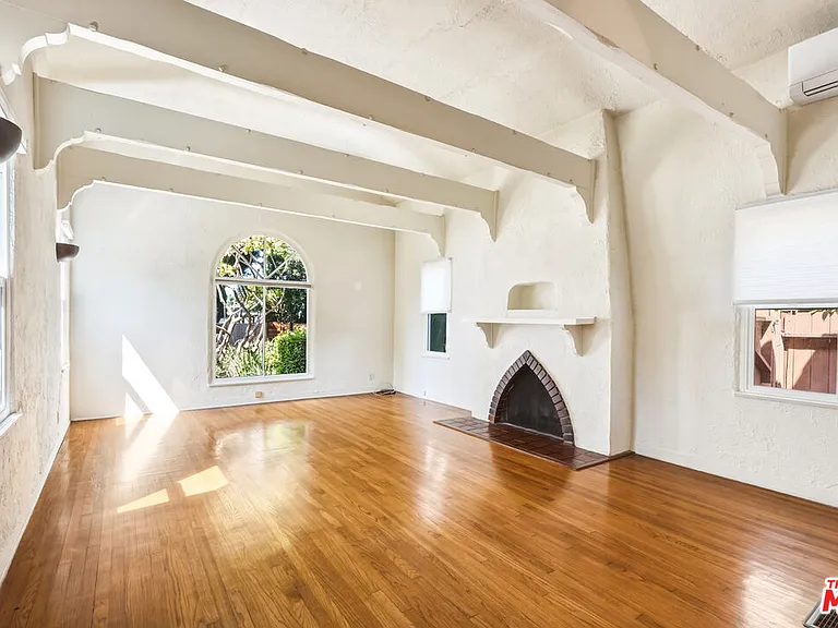 2613 Cloverfield Blvd — Photo 3