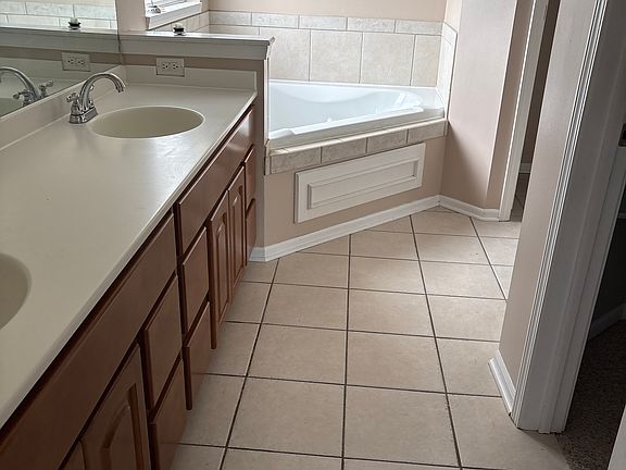 3rd image of 1800 Villa Dr