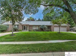 9924 Westchester Dr, Omaha, NE 68114