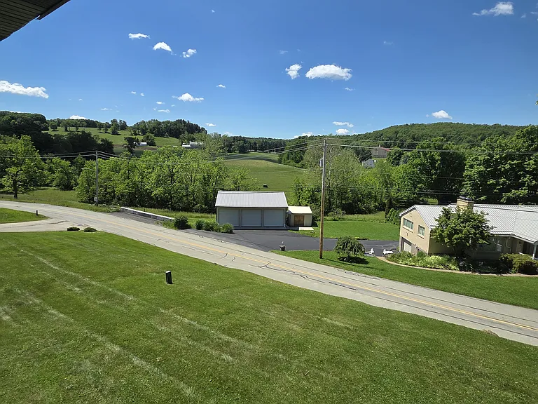 111 Pine Dr — Photo 8