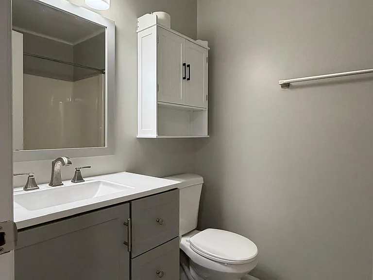 1119 Village Ct NE — Photo 8