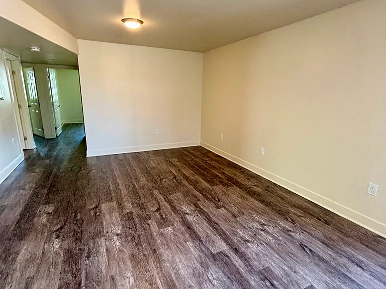 7712 S Hoover St — Photo 10