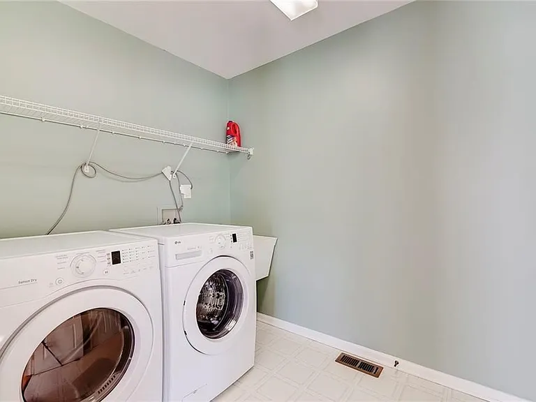9972 Parkshore Dr — Photo 24