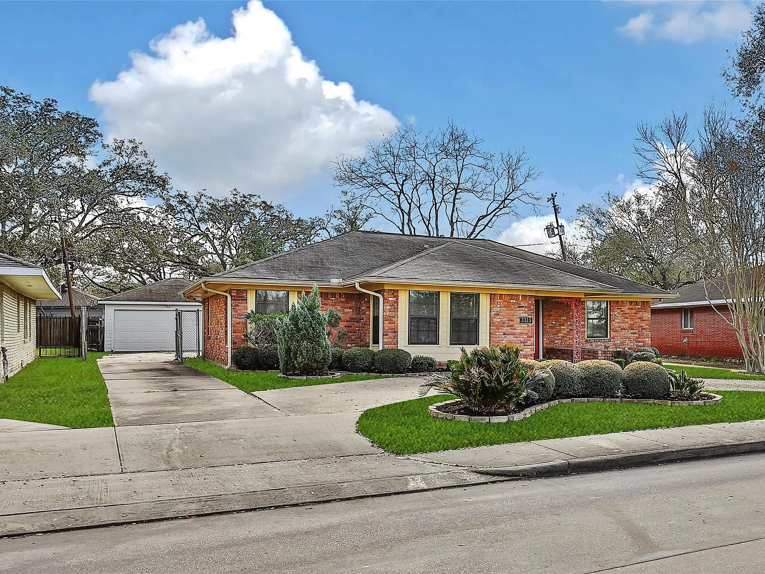3 bed, 2.0 bath, 1904 sqft, $2,500 — Photo 3