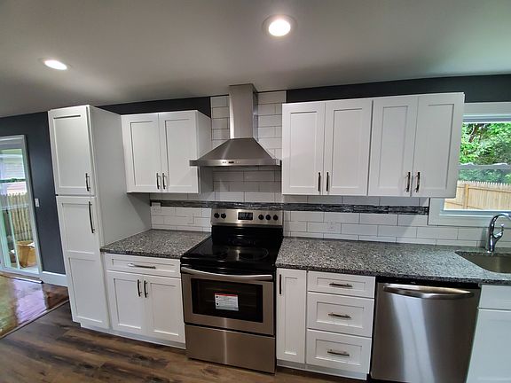 4th image of 245 Knollwood Ave