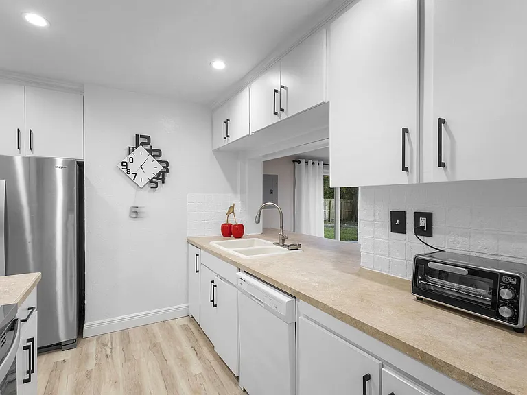 Mimosa Dr — Photo 6