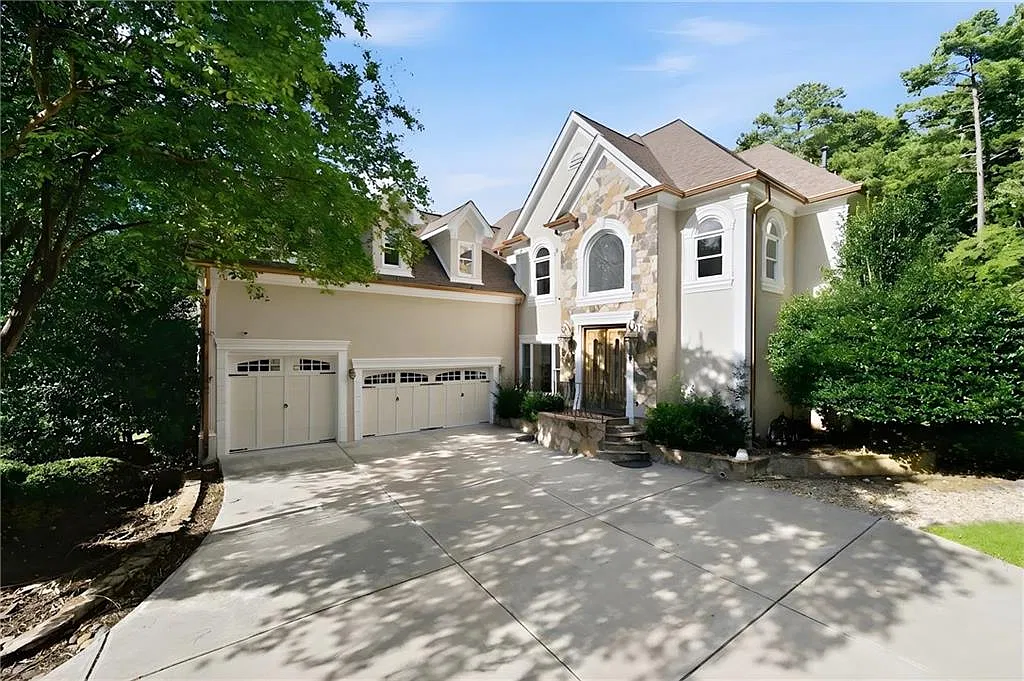 6 bed, 6718 sqft, $5,500 — Photo 1