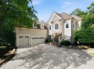 6709 Wooded Cove Ct, Flowery Branch, GA 30542