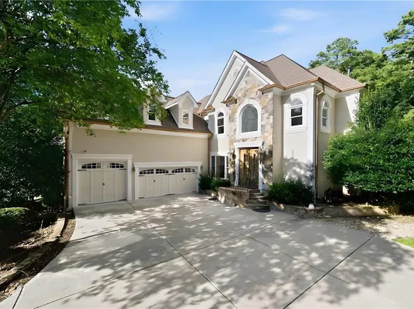 6709 Wooded Cove Ct, Flowery Branch, GA 30542