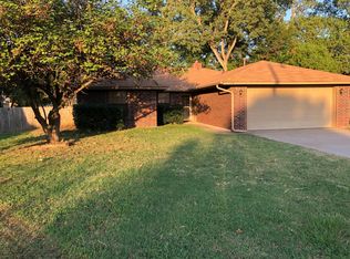 204 S Chanda Ln, Mustang, OK 73064