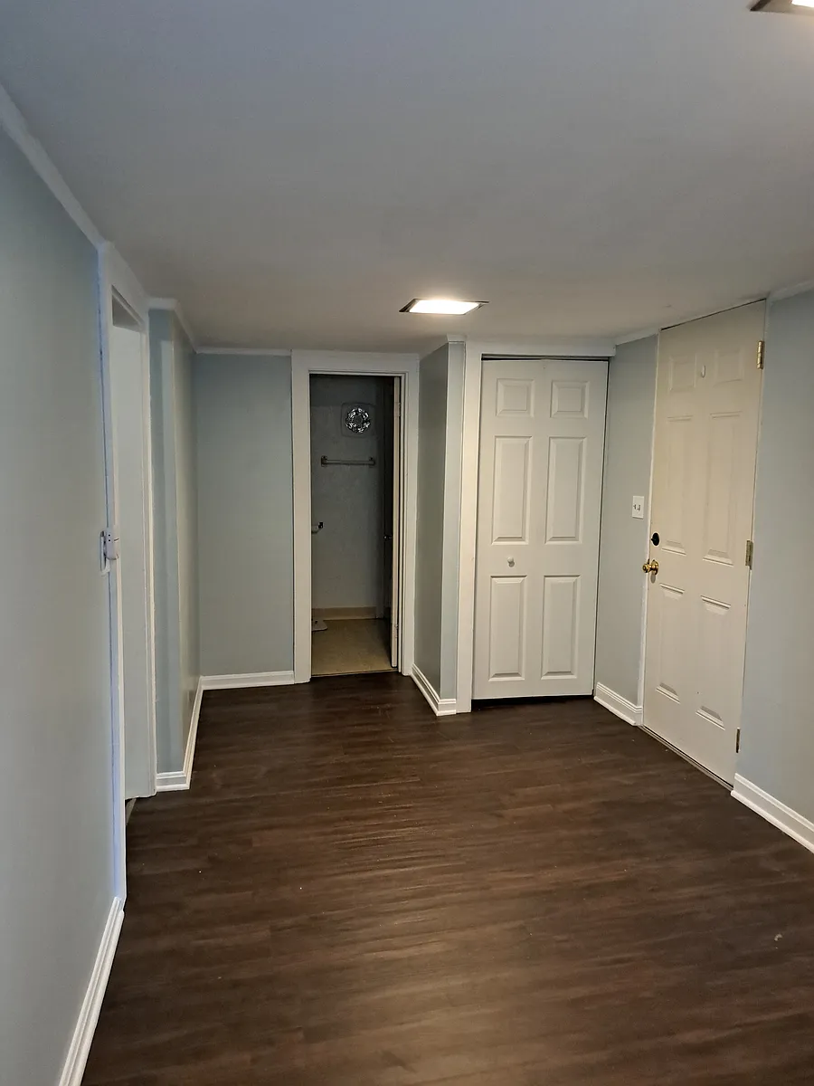 Building Photo - 200 Park Ave #1