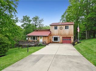 24 Blueberry Ln, Cecil, PA 15321