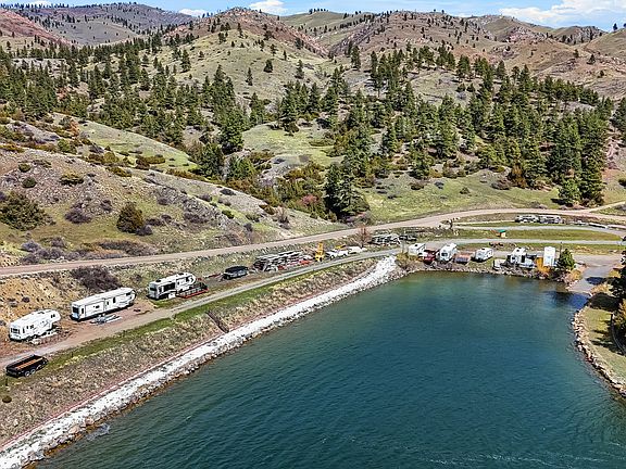 2nd image of 2032 Beartooth Rd