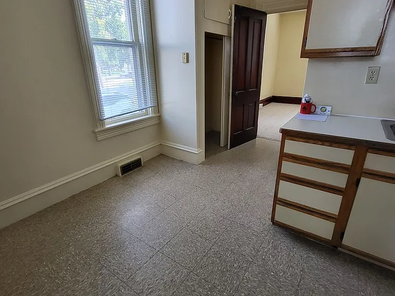 1107 Linden Ave — Photo 1