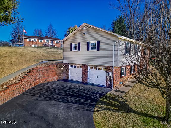 3rd image of 192 Patriot Cir