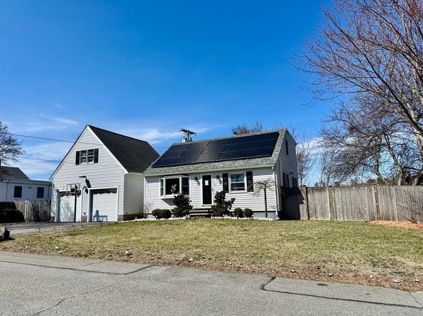 2 Litchfield Ave, Dracut, MA 01826