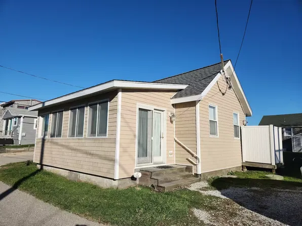 5 Tellier Rd, Narragansett, RI 02882