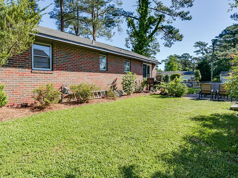 101 Lamper Rd — Photo 28