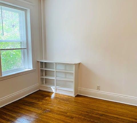 4th image of 195 Strathmore Rd #15