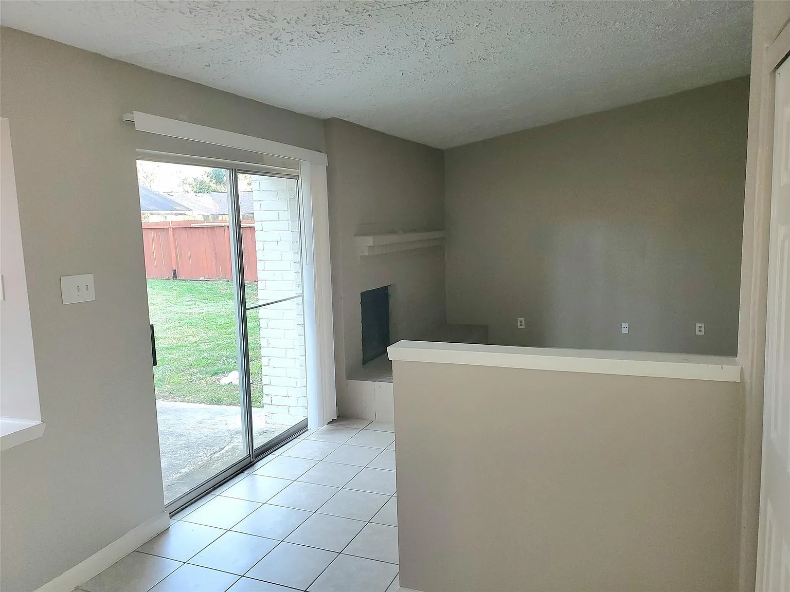 4 bed, 2.0 bath, 1608 sqft, $1,695 — Photo 3
