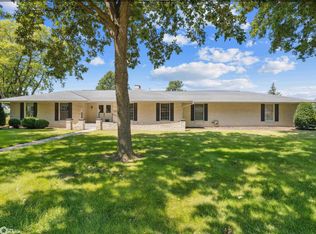 202 Orchard Ln, New London, IA 52645