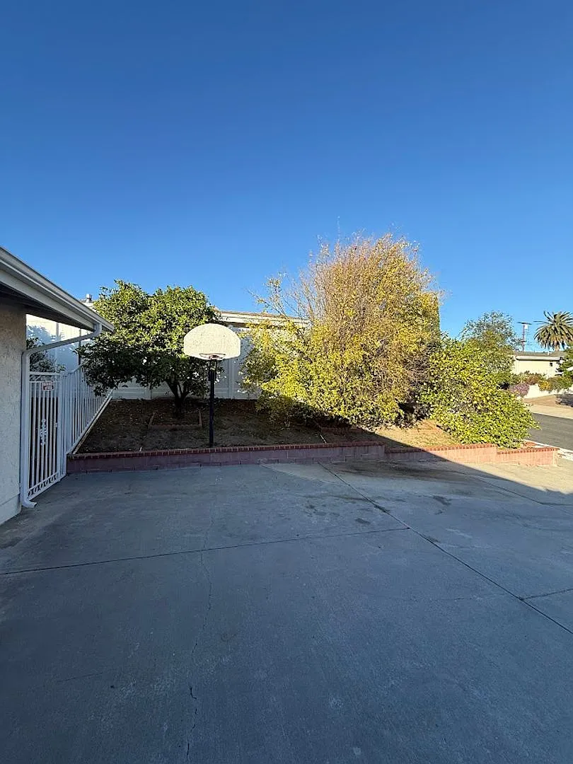 3 Bedroom 2 Bathroom Granada Hills Home (Main House) Great Location! — Photo 3