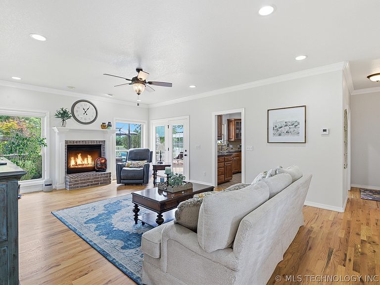 Listing photo 4