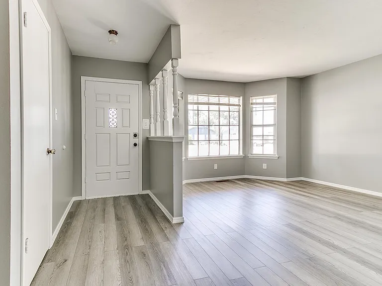 4405 N Chapman Ave — Photo 1