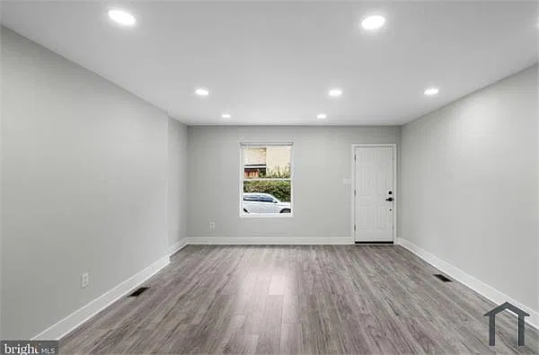 2 bed, 972 sqft, $2,010 — Photo 4