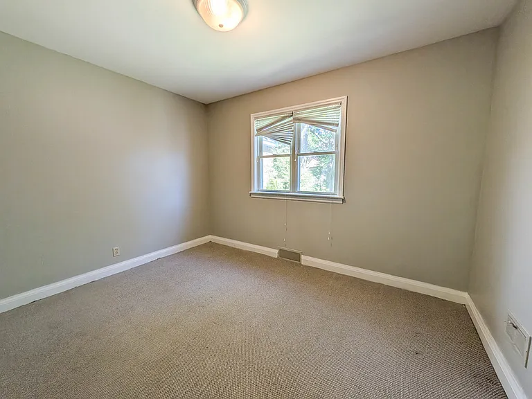 106 Haig St — Photo 13