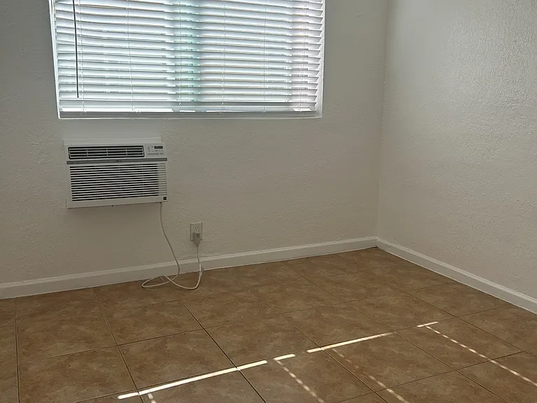 610 NW 7th Ave — Photo 39
