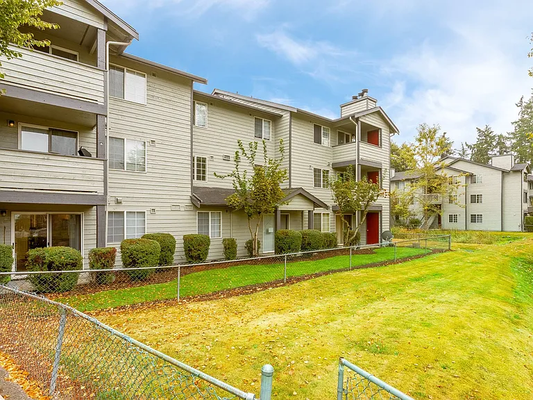 Brookside Gardens Apartments — Photo 7