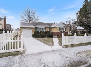 1036 Midland St, Uniondale, NY 11553