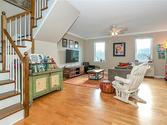 4th image of 100 Chateau Ln APT 11