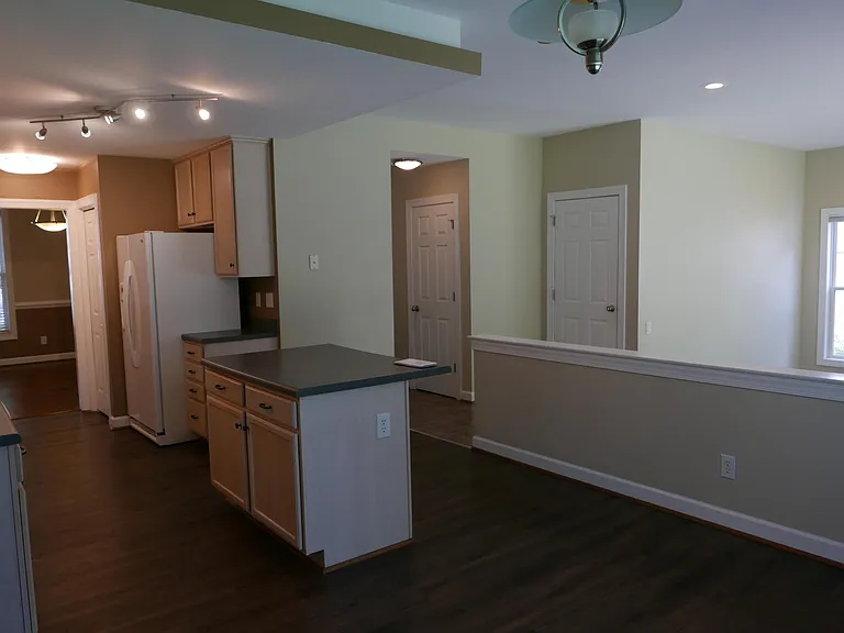 1720 Clay Dr — Photo 18
