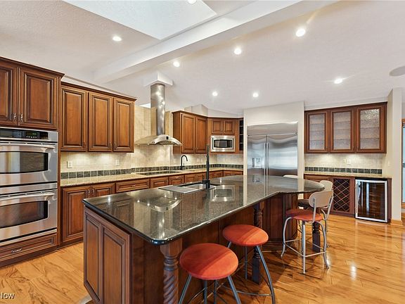 4th image of 8888 Riverwood Dr