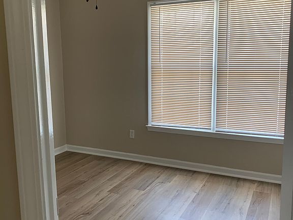5th image of 727 Redwood Ct