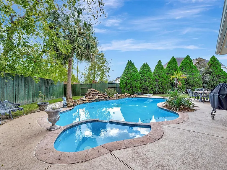 1639 Lakeside Enclave Dr — Photo 3