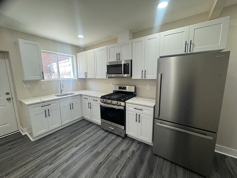 459 E High St — Photo 6