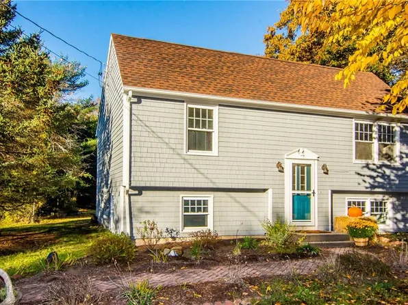 8 Soneric Ln, Richmond, RI 02812