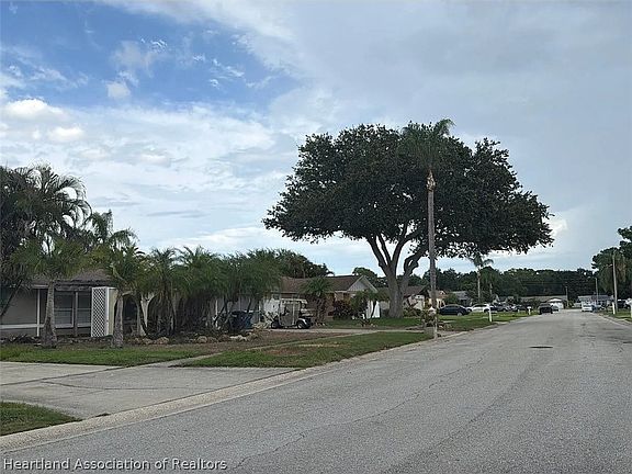 4th image of 2346 Timbercrest Cir S